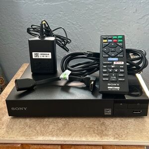 Sony S1700 Streaming Blu Ray/ Dvd/CD Player w/ Remote,HDMI Cord + Adapter &Power